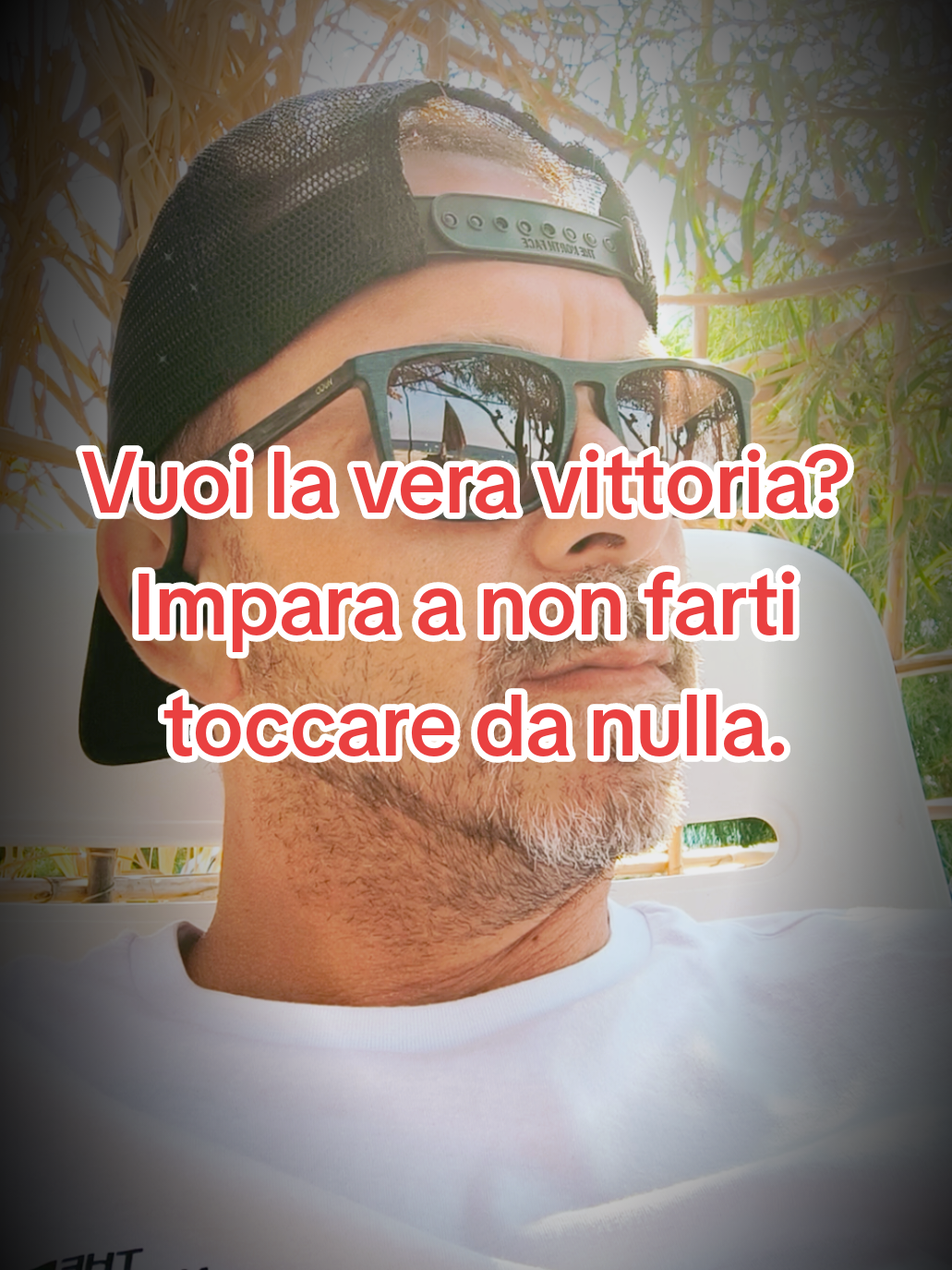 La vera forza non sta nel convincere gli altri, ma nell’imparare a non farti toccare da ciò che non ti appartiene. Quando smetti di lottare per spiegare e inizi a lasciar andare, diventi davvero invincibile. Questo non è rassegnarsi, ma scegliere la pace interiore come arma più potente. Se anche tu credi che la vera vittoria sia farti scivolare tutto di dosso, questo messaggio è per te. #Motivazione #CrescitaPersonale #ForzaInteriore #VeraVittoria #LasciaAndare 