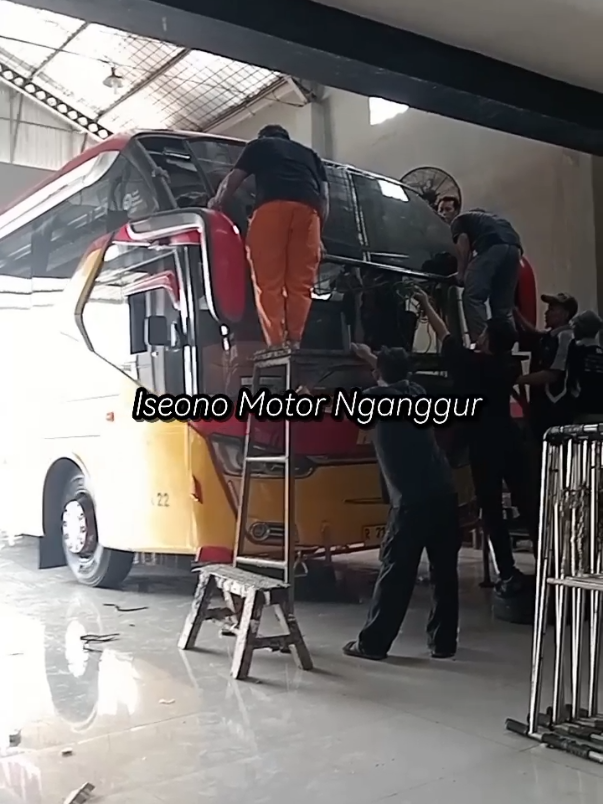 #CapCut  Pemasangan kaca big bus double glass bagian atas #SR2_Laksana #LSHDA