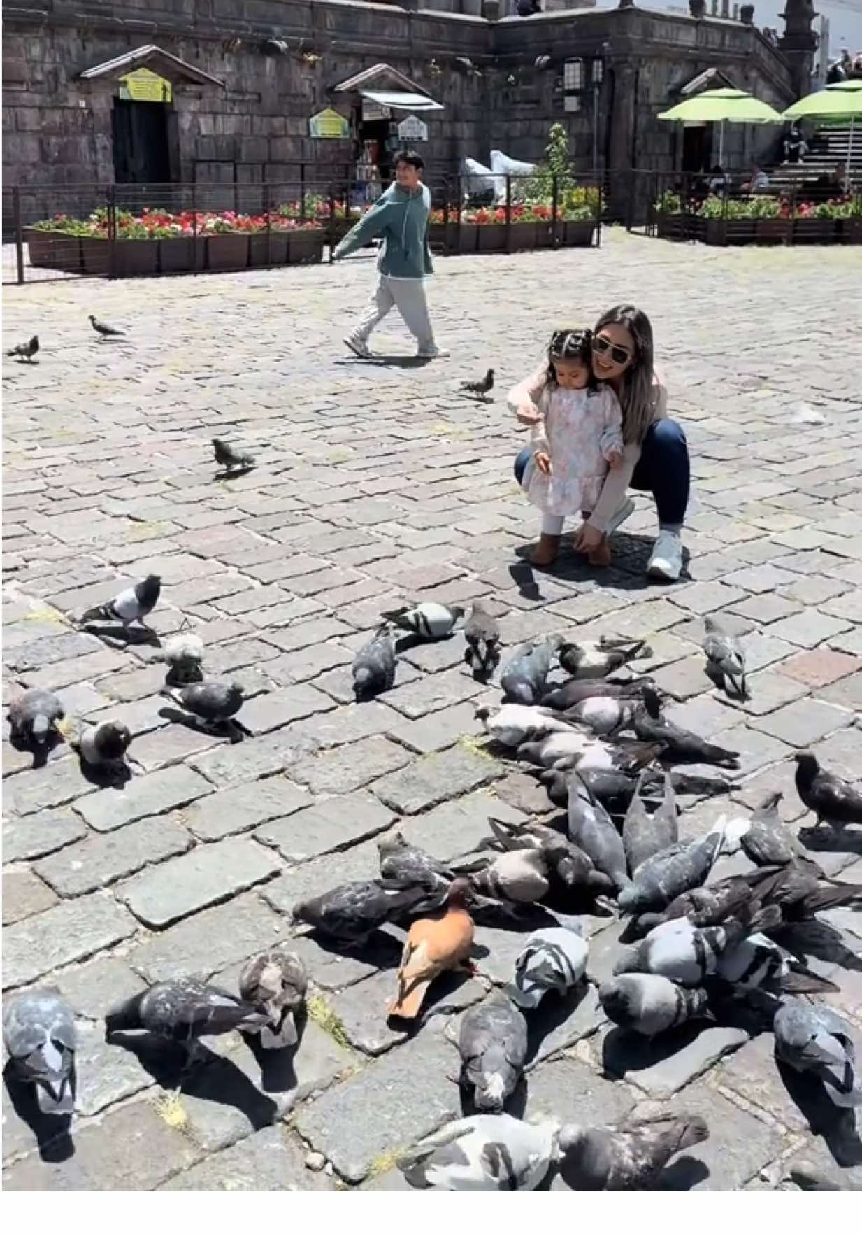 Mi amor el mundo es tuyo IG:@negra23gabii #momlife #familytime #reencuentro #ecuador #girlmom 