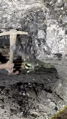 Black diamond mining ⛏️ #diamondmining #goldmining #undergrundmining #coamining #usa🇺🇸 