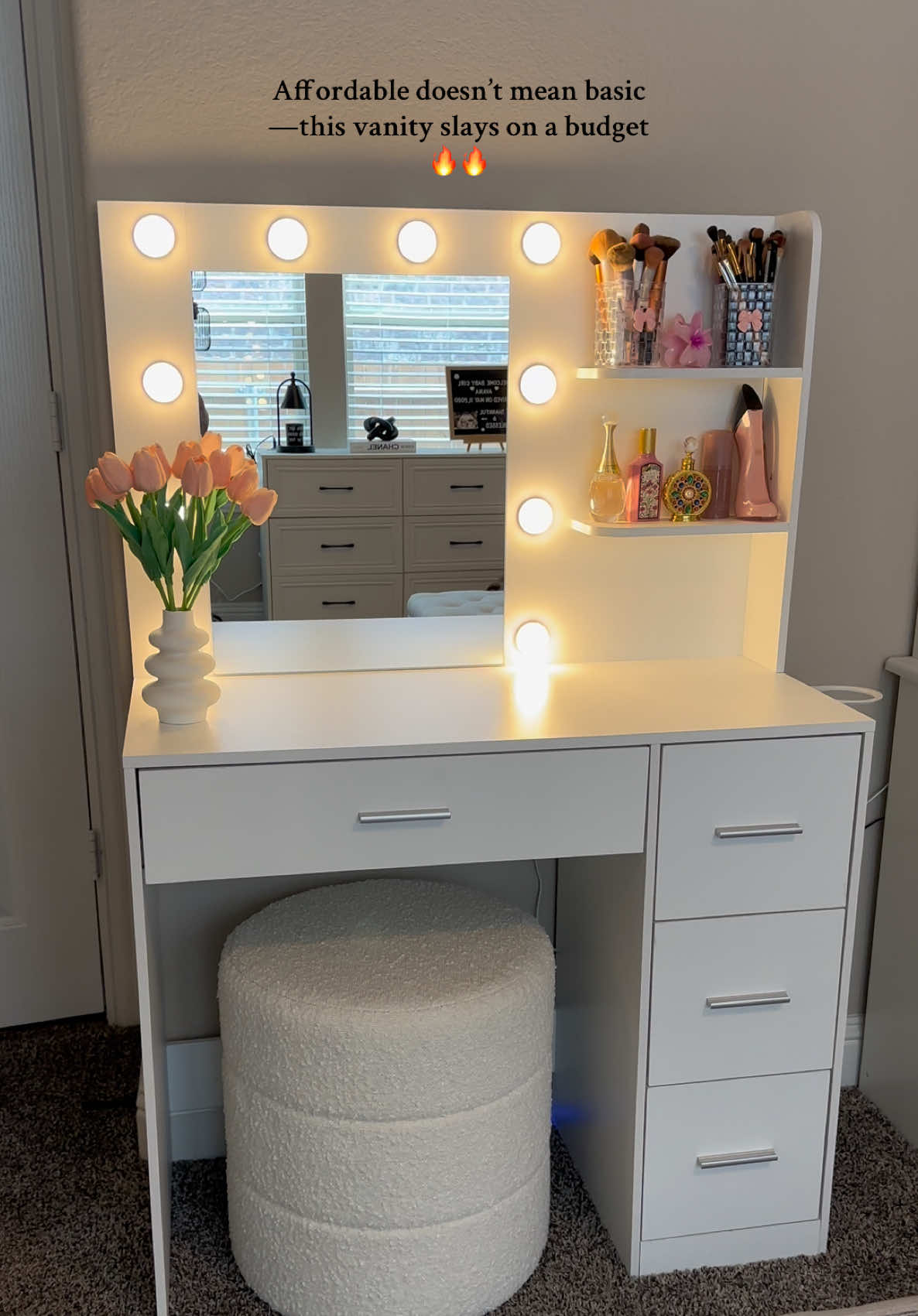 Who said glam has to be expensive?  This is such a great full size makeup vanity on a budget.  Get it asap; link is in the video.  @Furmax  #makeupvanity #affordablemakeupvanity #furmax #furmaxvanity #vanity 