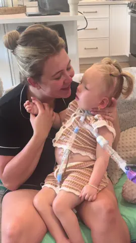 The hair videos @Kalie and P makes with her perfect Phoebe make me smile- so hers a glimpse into our daily “hair salon” experience for sassy Quincy 💁🏼‍♀️ #hairdone #leighsyndrome #mitochondrialdisease #medicalmom #daughter 