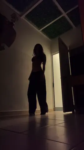 DC: @S || now with heels 👠|| my frontcamera finally works 