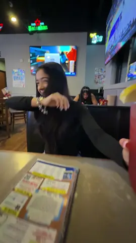 Menu? We don’t need it 🤏🏻 @mariana gutierrez 🩷 