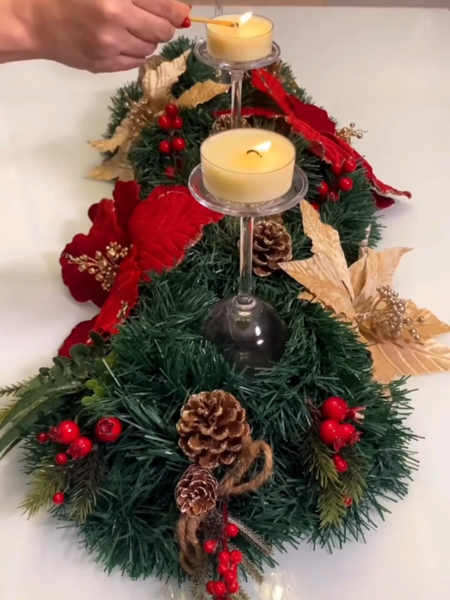 ID: CBU-FVB-AUG ✨Um simples festão pode virar um centro de mesa digno de revista! Quem mais ama transformar a casa para o Natal? 🎄💖 #Natal2025 #DecoraçãoNatalina #CentroDeMesa festão natal shopee 