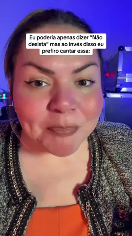 Eu poderia apenas falar pra não desistir dos sonhos mas ao invés disso eu prefiro cantar um brega pra te levantar ❤️ Qual a próxima? Não falha nunca  #mulher #brega #sonho #viral #viralvideo 