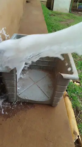 Limpeza satisfatória com muita sujeira 💦🪣🧼  #limpezasatisfatória  #asmrlimpeza  #videosatisfatorio  #asmrsatisfying  #asmr  @Josi Carvalho Asmrs 