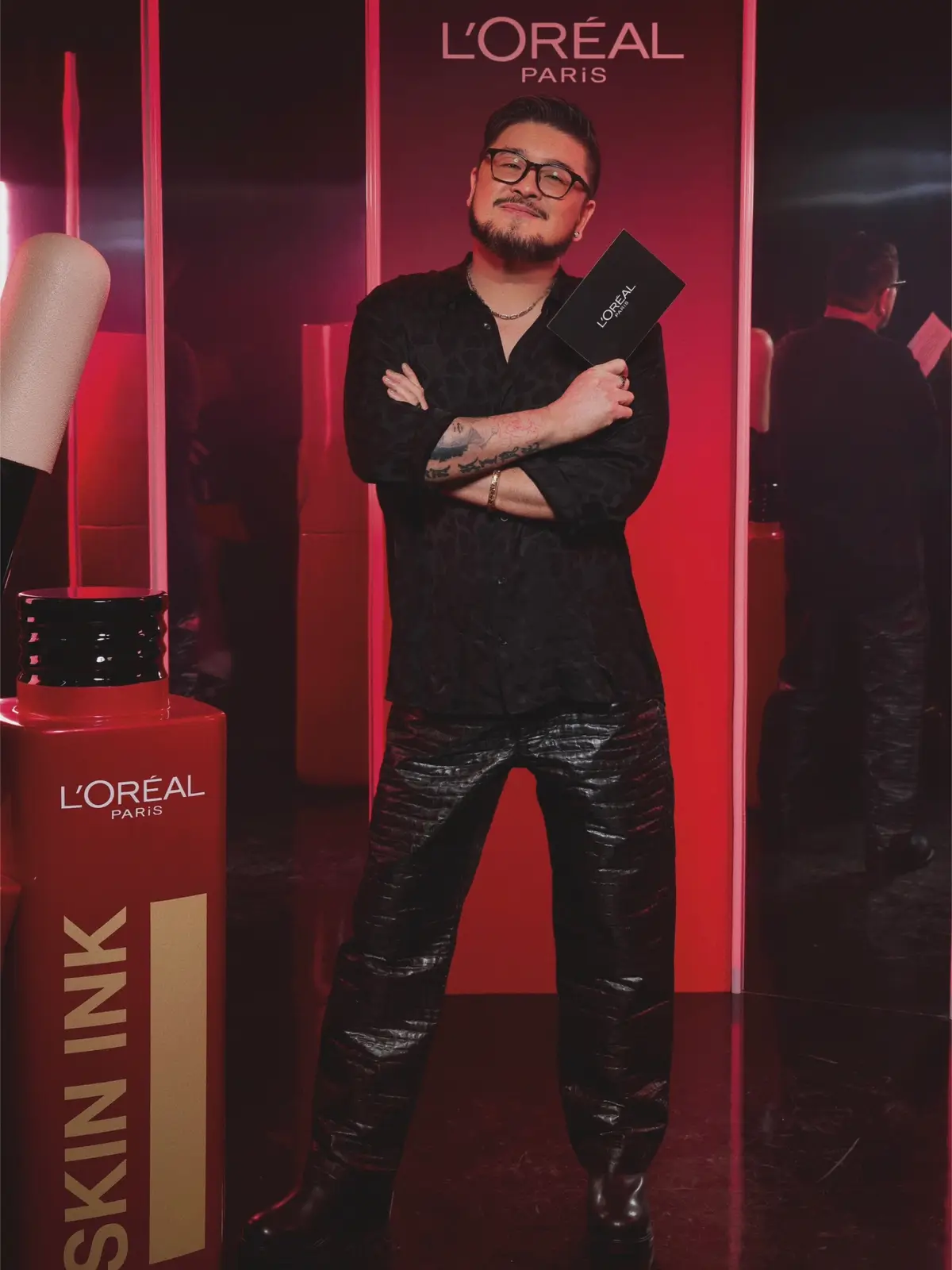 Last night with my peeps!  @loréal paris usa  @Erik David @GLAMZILLA @MannyMua @rubyvo_ @matthewrctaylor Samantha Win . #LorealParis #LOrealParisMakeup #InfallibleSkinInk #GetInked #LegendaryLongwear  