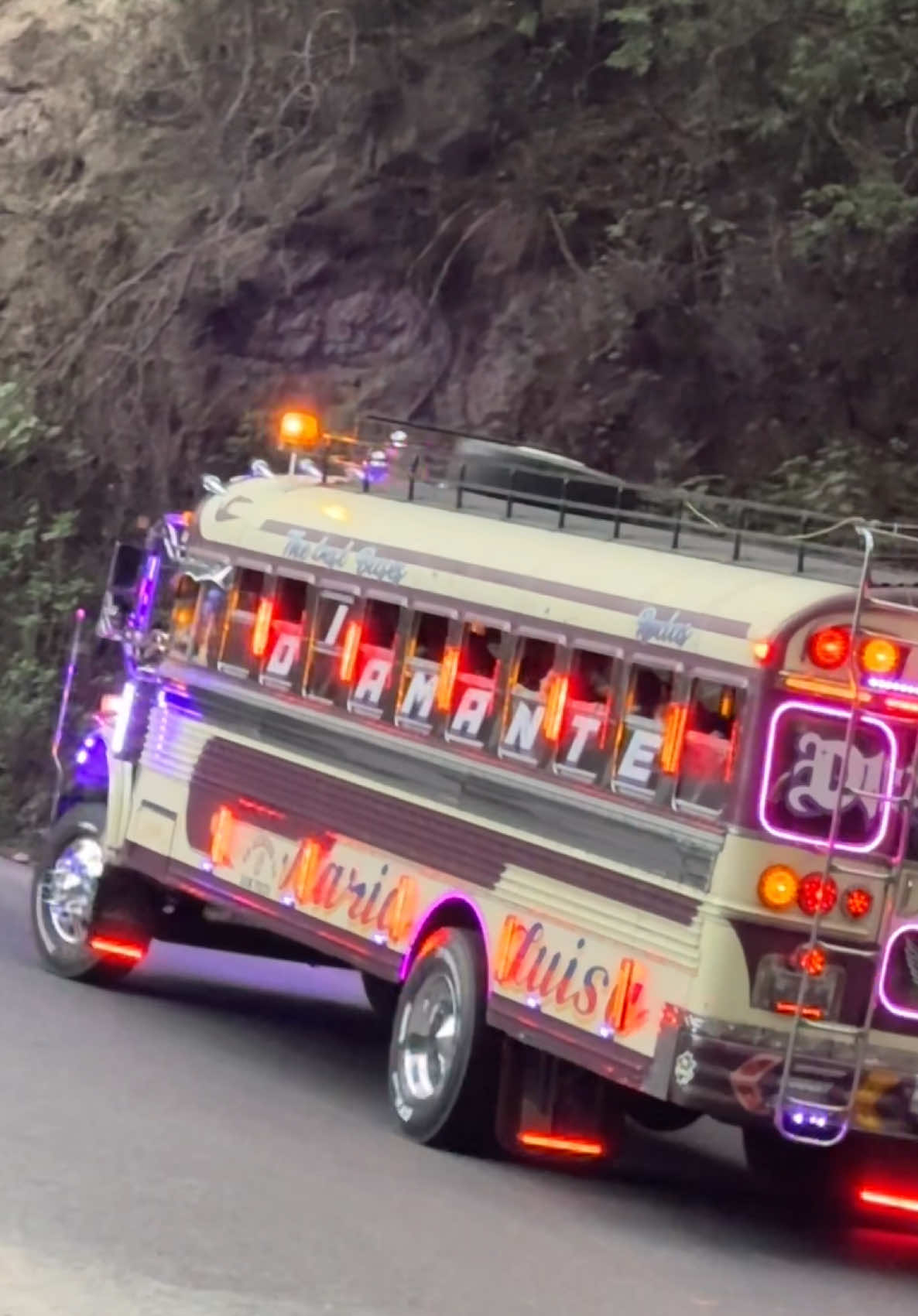 Yaaaaaaay  @Vitelio Rodas💸🐓 @thebestbuses.1 @️Seko @Esdras Marroquin @Ozwa 100k ☘️ @Willi btz07 @♡☆Sebas🫶José☆♡ @💫Express Chinita🤠❣️ @Alexander💫🪐 @Bámaca🐐 #transportepesado #guatemala🇬🇹 #diamantemorado #viteliorodas 