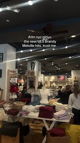 its so big and had every brandy item i could ever want #uppereastsidenyc #brandymelville #nycshopping 
