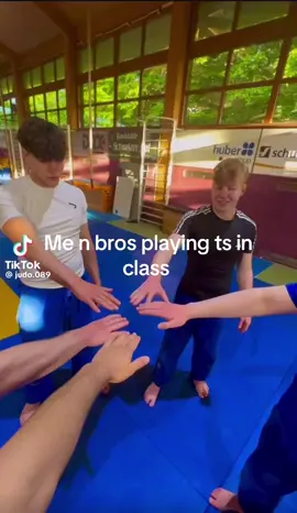 #school#slap #game #slaphand #fun #bro #bros #b #br #broski #friends 