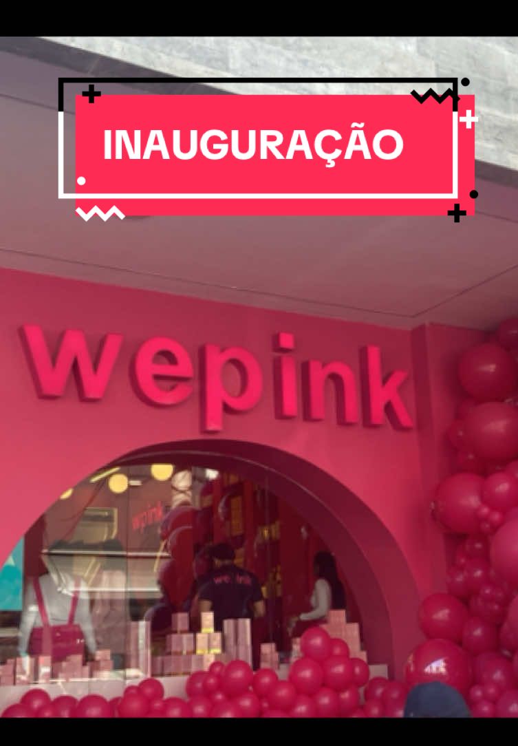 Hoje aconteceu a inauguração da primeira loja física da WePink/WPink! Fica no Mega Polo Modas no Brás! Foi uma loucura!!! Shopping lotado e uma fila imensa do lado de fora de pessoas que estiveram lá para ver a @Virginia e a @samarapiink A loja toda estava com 70% de desconto e o que achei mais legal foi a possibilidade de conhecer os produtos da WPink de pertinho e já levar para casa! Logo mais vou compartilhar com vocês o que consegui comprar. @wepink @Megapolomoda #perfume #perfumetok #dicasdeperfumes #wepink #wpink  