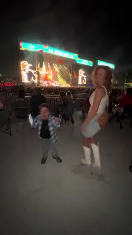 This kid is living his best life👏🏼 #Lifestyle #trend #littlepeople #life #dwarfism 