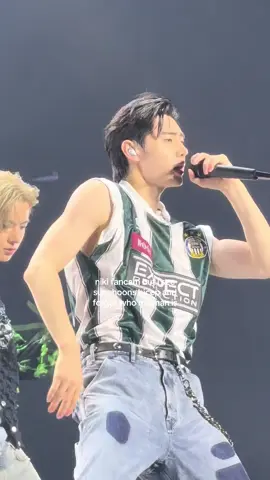 i mean't ni-ki* !!! got bicepwrecked by sunghoon 🫨. loose @ the o2 in london aug 22 #enhypen #walktheline !!!!!
