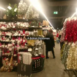 This song makes me disgustingly nostalgic, i need to be a kid at christmas again 😭 | #britishchristmas #christmas #christmasnostalgia #unitedkingdom #fyp 