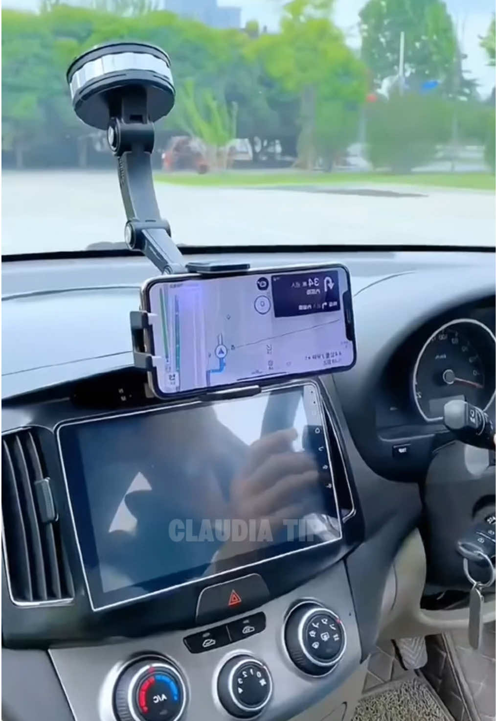 Suporte de celular para carro.