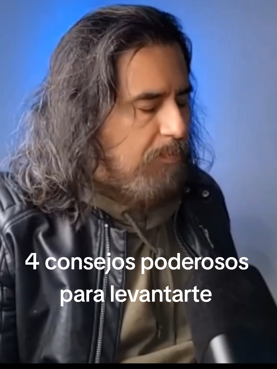 Mentalidad de ganador. La vida puede golpearnos fuerte después de los 40 o 50 años, pero nunca es tarde para levantarse con más fuerza y claridad. 🌟 En este video comparto 4 consejos poderosos que te ayudarán a recuperar tu motivación, despertar tu conciencia y atraer energía positiva para seguir creciendo. 💪✨ Si buscas inspiración, reflexión y motivación para superar los momentos difíciles, este mensaje es para ti. 🔑🌅 #MotivaciónDiaria #ReflexionesDeVida #SuperaciónPersonal #ConcienciaPlena #EnergíaPositiva 