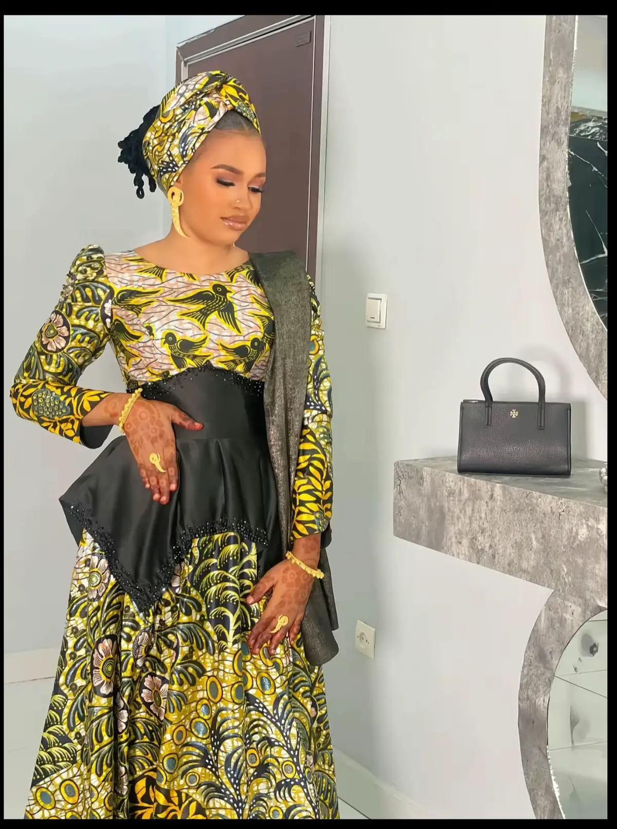 La tendance  💃 Inspirations stylées:  👗 Détails de la tenue:  🎨 Palette de couleurs:  🔗 Techniques de superposition:  💍 Idées d'accessoires:  🏷️ Où acheter:  ✨ Conseils de style personnels:  📸 Meilleurs angles de photo:  🌟 Conseils pour la confiance en soi:  💡 Astuces mode: 