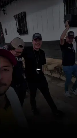 ….                                                                                #antonioaguilar #elausente #rolitaschidas #recuerdos #parati @David Andrés Rivera 