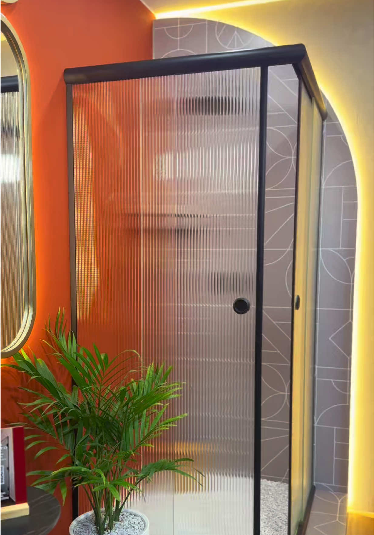 “Este año en EXPODECO 2025, 🤝descubre la innovación y el diseño que transformarán tu hogar. En Home Innovats te presentamos nuestras duchas de última generación, pensadas para tu confort, además de exclusivos accesorios para tus mamparas, con un estilo único y acogedor que marcará la diferencia. Ven y vive la experiencia con nosotros. ¡Te esperamos hasta el 24 de agosto en la feria de diseño y arquitectura más importante del país! Home Innovats en Expodeco 2025… Innovación que se siente en cada detalle. #homedecor #expodeco #diseñodeinteriores #mamparasdeducha #arquitectura