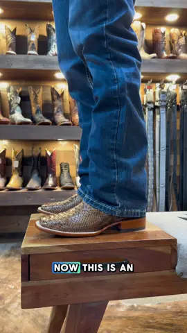 How to wear cowboy jeans 101🤠 . . Come check us out at 📍2054 Wirt Rd Houston, TX 77055 📍2835 Broadway St Houston, TX 77017 Larazawestern.com . . #westernwear #westernstyle #vaquero #cowboy  #larazawesternwear #bootcutjeans #stackedjeans #fyp #foryoupage #parati
