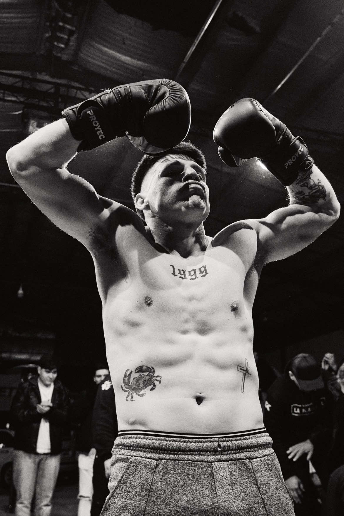 El mejor nocaut 👊 de La Manada Nitro Bienvenidos a La Manada! 🐆 Un formato único de boxeo callejero 🥊 que lleva la acción a las locaciones más espectaculares y fuera de lo común. 🌍 Este formato nació para popularizar el deporte y darles a los peleadores la oportunidad de brillar 🌟 como nunca antes. En La Manada no se pelea por dinero, se pelea por el hype, la fama y la posibilidad de llegar a la liga más feroz, Yaguareté FC. 🏆 Si tenés experiencia en artes marciales o deportes de combate, este es tu lugar. Aquí, cada golpe es un paso más hacia la gloria. ¿Estás listo para unirte a esta manada de guerreros? 🔥💪 #Boxeo #Knockouts #ArtesMarciales #Deporte #pelea 