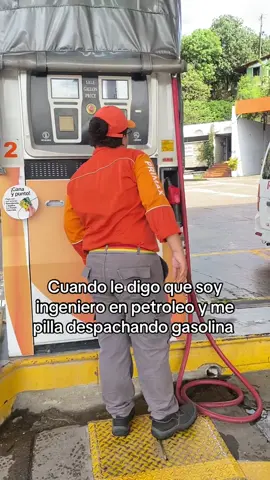 Me pillaron 🫠 #humortiktok  #fypシ゚  #trabajo #petroleo  #risas 