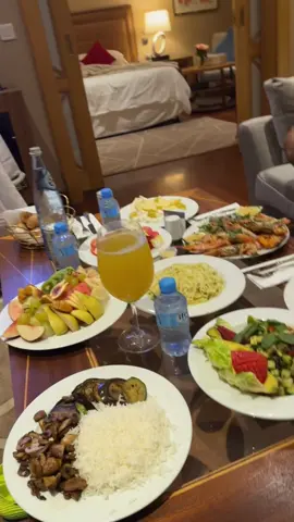 #algerie🇩🇿 #Love ❤️ #sheraton 👑💪🏼🔚 #amoureux❤️❤️  #sheratonhotel #شعب_الصيني_ماله_حل😂😂 #couple #chocolatedubai ❤️