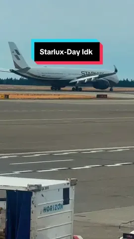 STARLUX lovers !? 👀  #foryou #aviationlovers #planespotting #seatac #airport #fyppppppppppppppppppppppp #aviation #fyp #