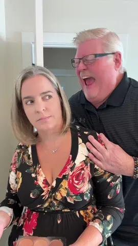 @Wendi #whitneyhouston #weird #sillycouple #singing #morningcheer 