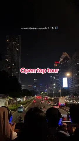 Beli tiketnya jam 3 pagi, pulang kantor langsung berangkat ke ratu plaza dari tangerang. Dan worth it banget buat dicobain🥹 open top tour seru banget, ngga sekedar keliling tapi juga sambil dengerin mas mas nya jelasin tentang sejarah dan fakta tentang gedung gedung yg dilewati✨ #opentoptourbusjakarta #CapCut 