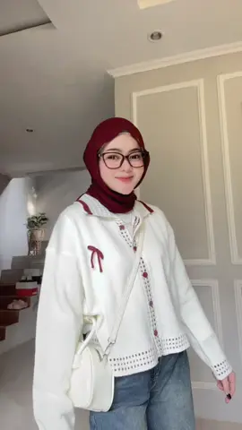 Cakeeeep bgt cardinya❣️🎀🫶🏻 #cardiganrajut #outfit #outfitideas #ootdhijab #fyp 