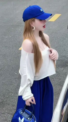 “Em không phải ánh trăng, cũng chẳng phải mặt  trời… nhưng em có thể là cả thế giới của anh.” 😍 @Phương Hà Thảo Nè đồ xinh #PhuongHaThaoshop  sẵn nhb#xuhuong #xuhuongtiktok 