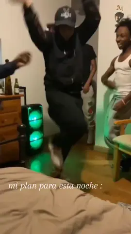 usual mente soy hombre hogareño de casa ami trabajo pero estaves soltare la bestia que llevo por dentro #pasosprohibidos #dance #baile#goodvibesonly 