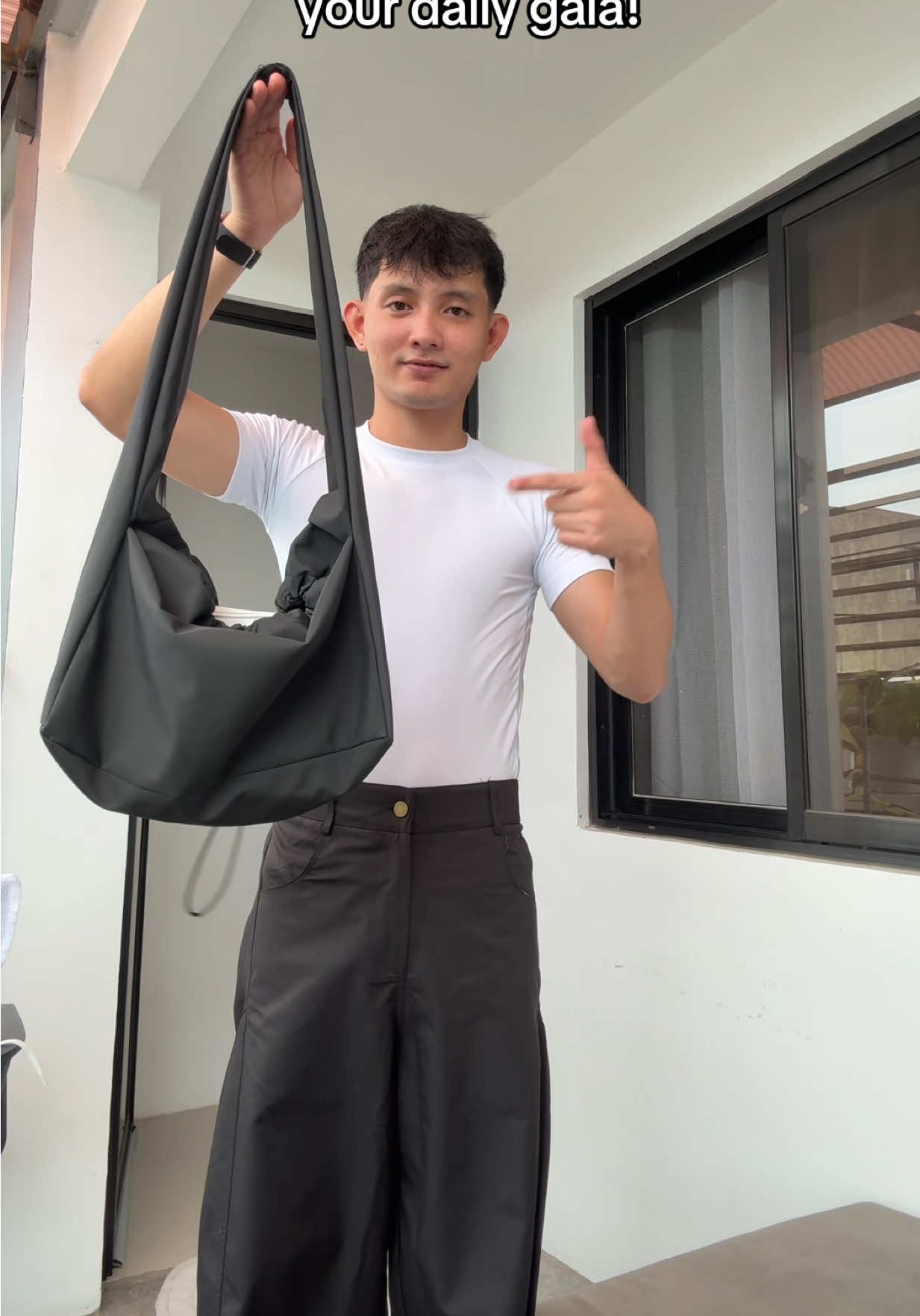 Kasya even laptop sa bag na ‘to! Very spacious and stylish pa ng dating! #messengerbag #travelbag #tiktokfinds #unisexbag #bagessentials 