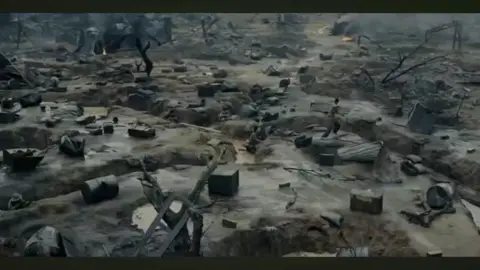 Người mẹ ấy tìm con giữa tiếng reo dân tộc người vợ ấy tìm chồng giữa đám đông hoà bình đến rồi sao anh vẫn chưa trở về giữa tiếng cười mẹ rơi nước mắt 😞#noidaugiuahoabinh💛 #hoaminzy #chientranh #viral #xhuongtiktok 