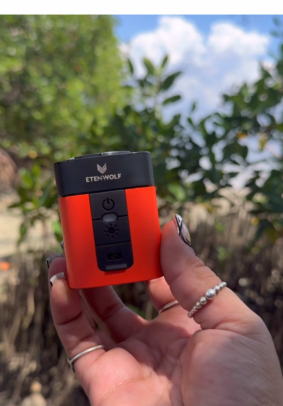 I love this little portable air pump  #airpump #beachessentials #poolaccessories #dealsforyoudays 