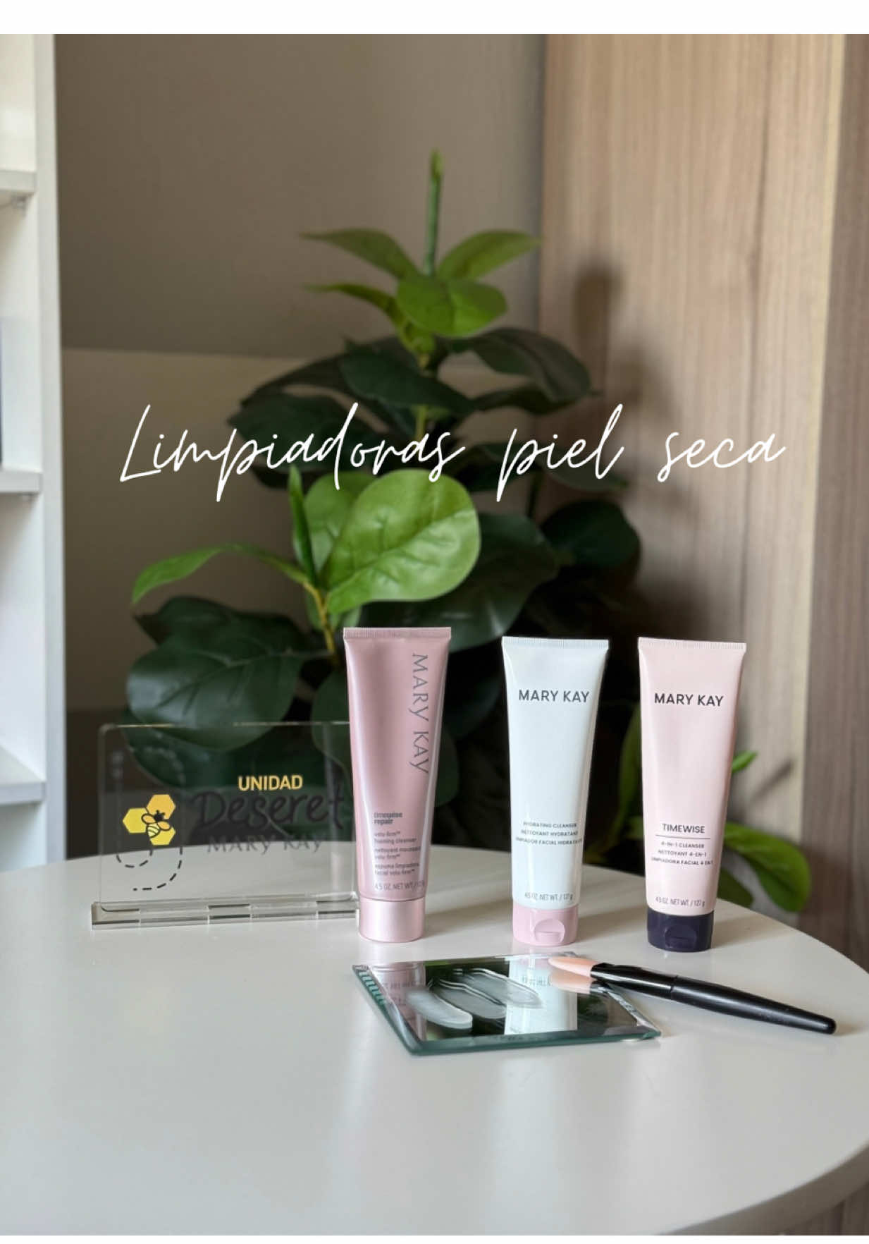 ✨ Cuida tu piel seca desde el primer paso con nuestras limpiadoras Mary Kay®️. Formuladas para pieles sensibles, maduras o jóvenes, ayudan a eliminar impurezas sin resecar, protegiendo la barrera natural de hidratación y dejando la piel suave, fresca y radiante. 💖 #marykay #pielseca #limpiadoras #marykayguatemala #parati 