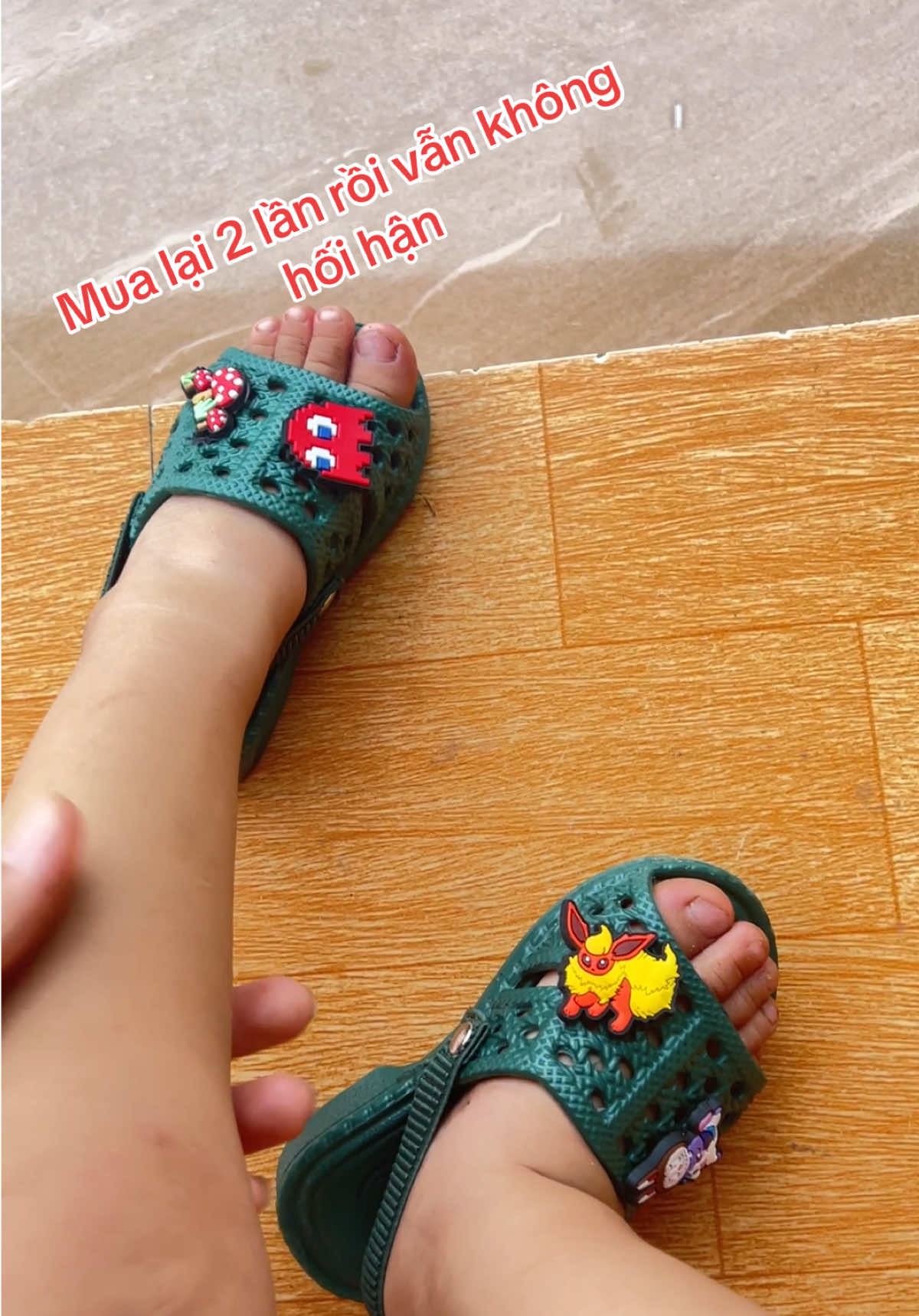 Con đi nhẹ chân thì mẹ cũng yên tâm#xuhuong #fyp #viral #trẻcon 