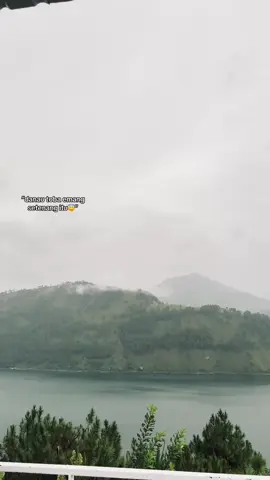 vibes nya tenang bangett😍#danautobasamosir #bukitsibeabeasamosir #healing #mekaarpnm🦋 