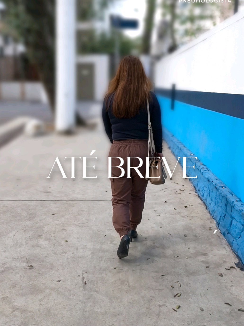 Depois de 21 anos trabalhando como médica no serviço público hoje encerro as minhas atividades, não atuarei mais na assistência aos pacientes, aos atendimentos, apenas continuarei na área de gestão do SUS. Confesso que não foi uma decisão fácil, muito pelo contrário, afinal de contas ser médica do SUS, desde que me formei, sempre foi a minha prioridade na profissão. Mesmo com tantas dificuldades, grandes desafios existentes no SUS, foi nele que aprendi a ser médica de verdade, a dar valor em cada sintoma relatado, a dar diagnóstico para doenças fáceis e difíceis, a curar inúmeras vezes e, principalmente, aliviar dor e sofrimento e a melhorar qualidade de vida dos meus pacientes.  Foi no SUS que aprendi tudo o que sei hoje. Então, para hoje, a palavra que define o sentimento que estou sentindo é: GRATIDÃO!!! Obrigada! Obrigada! Obrigada!