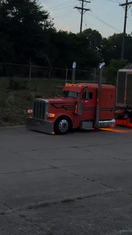 Where the crazy jet blacks at? 👀 #orangecrush #peterbilt #jetblackhair #crazy #trucksoftiktok 