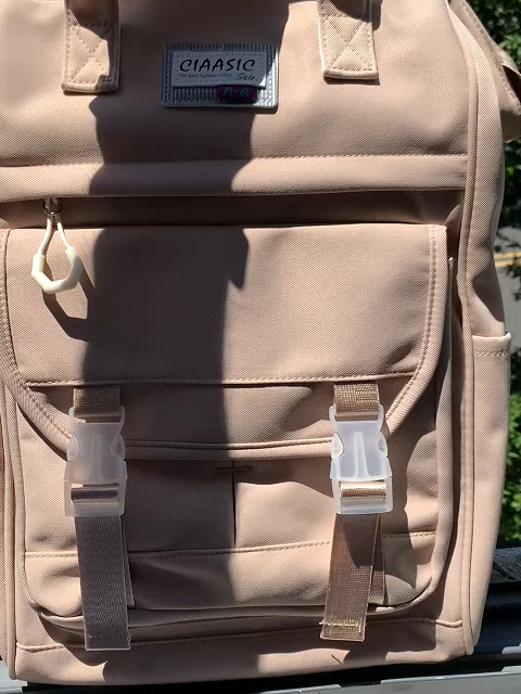 Ang bag pang-eskwela na 'to, maraming bulsa at napakalaking kapasidad — laman ng takdang-aralin, cookie ni Tita, notes ni Kuya. Bitbitin papuntang eskwela, talagang stable, kahit abutin ng kaguluhan, hindi basta-basta nasisira!#tiktokshop #fyp  #schoolessential #backpack