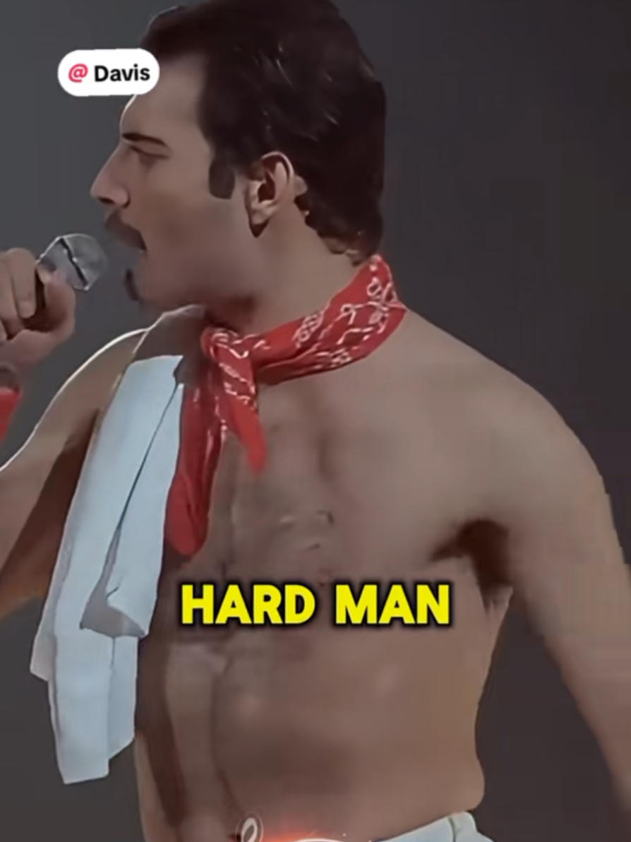 ⚡ Queen – We Will Rock You (1977) 🎤🔥 Freddie Mercury al frente de un clásico que todavía sacude estadios en todo el mundo. 👑 Dos palmadas y un golpe al suelo… y ya sabes lo que viene. 🚀 👉 ¿Eres de los que no puede resistirse a cantarla cuando suena? 🙌 #Queen #FreddieMercury #WeWillRockYou #RockLegends  #recuerdos 