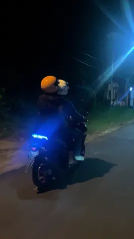 Cahaya ny mengganggu 😭 @taroo #ikuttrend #bucin #kelilingnaikmotor #fyp #