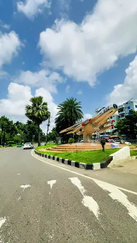 শহরের ব্যস্ততার মাঝেও সৌন্দর্যের খোজে 😍 ঢাকা কোন জায়গা এটি বলতে পারবেন?  #dhaka  