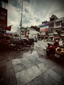 Kể từ ngày đổ vỡ, anh vội xoá hết đi mộng mơ…