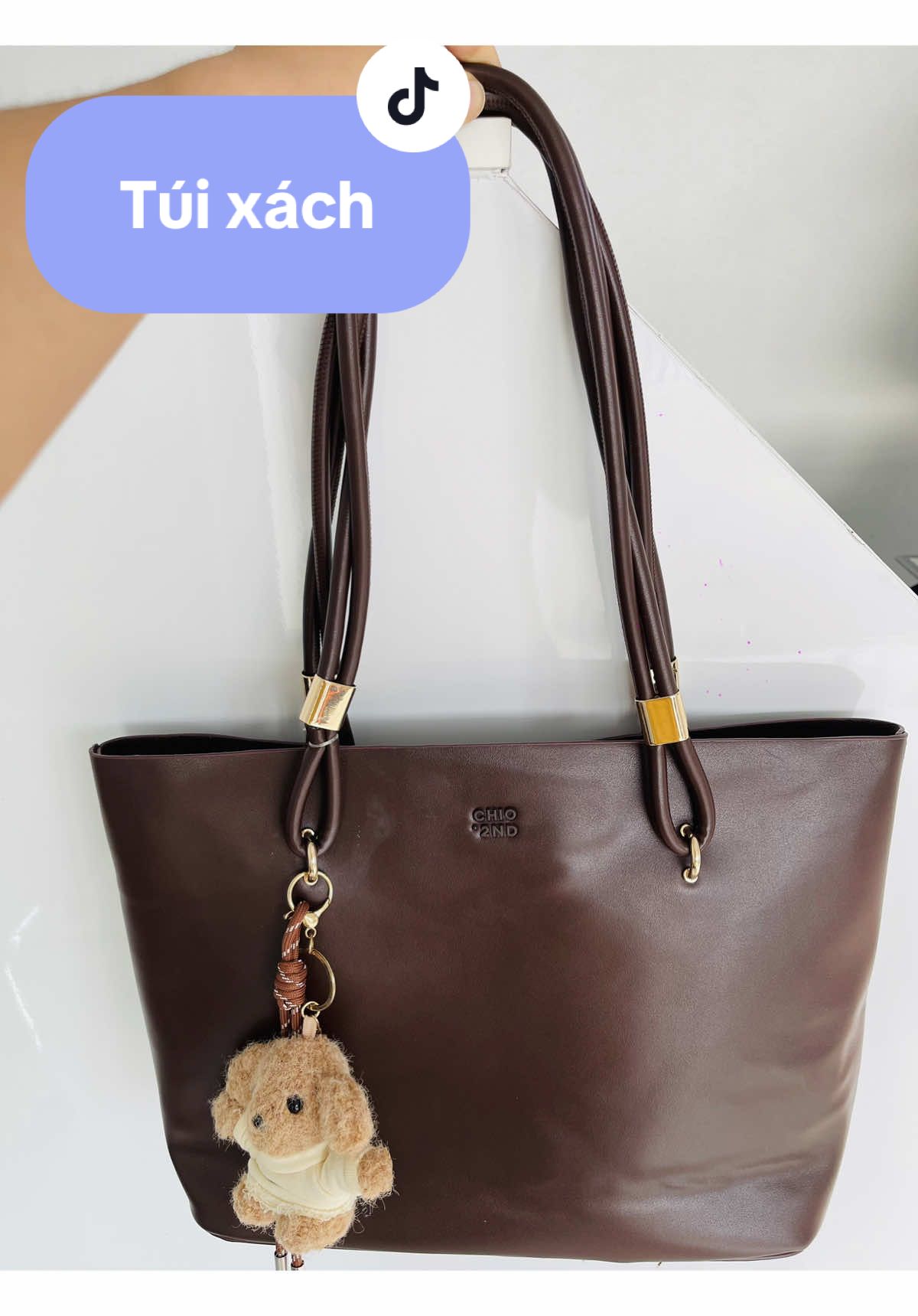 Túi xách công sở xinh xinh lắm luôn các nàng. Túi to đựng được laptop luôn nhé #goccuayangg #tuixinh #tuicongso #tuixinhtuidep #tuixinhquangchau #tuixach #tuixachnu 