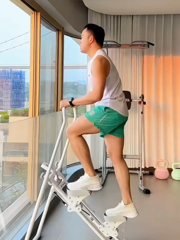 Máy tập thể dục, máy leo cầu thang , máy leo núi đa năng Máy tập thể dục, máy leo cầu thang , máy leo núi đa năng kaxuki #MÁY_TẬP_THỂ_DỤC_TẠI_NHÀ KAXUKI - #MÁY_LEO_NÚI ĐA NĂNG KAXUKI- #MÁY_LEO_BẬC_THANG GẤP GỌN KAXUKI ✅ Mô phỏng động tác leo núi, các múi cơ bụng, mông, đùi, bắp chân được vận động đồng đều. ✅ Tập các bài tập tác động trực tiếp đến các nhóm cơ. ✅ Kích thước đóng gói : 96*46*14.5 CM ✅ Cân nặng: 13 kg ✅ Chịu tải : 150kg ✅ Chất liệu: Khung thép ✅ Thiết kế gấp gọn nhẹ tiết kiệm không gian , dễ sử dụng ✅ Bàn đạp chống trượt, góc bàn đạp có thể điều chỉnh ✅ Chiều cao tay cầm có thể điều chỉnh thay đổi được ✅ Đồng hồ Led để kiểm soát dữ liệu tập luyện với số liệu, số lần tập, thời gian và lượng calo Có dây trợ lực 👉Tác dụng hỗ trợ cải thiện sức khỏe #mayleonuileothang #mayleobacthang #leonui #kaxuki