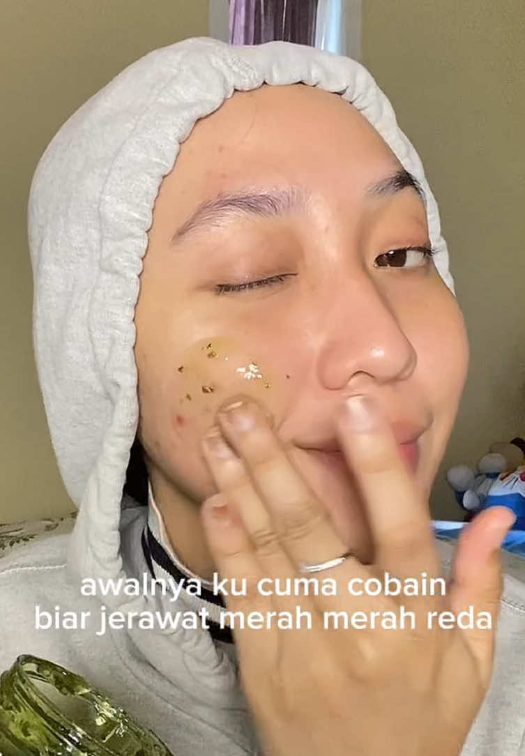 ketagihan pake masker ijo satu ini, bikin jerawat aku jadi sembuh🫶🫶 #mugwortmask #gelmask #mugwortgelmask #grwm🌱 